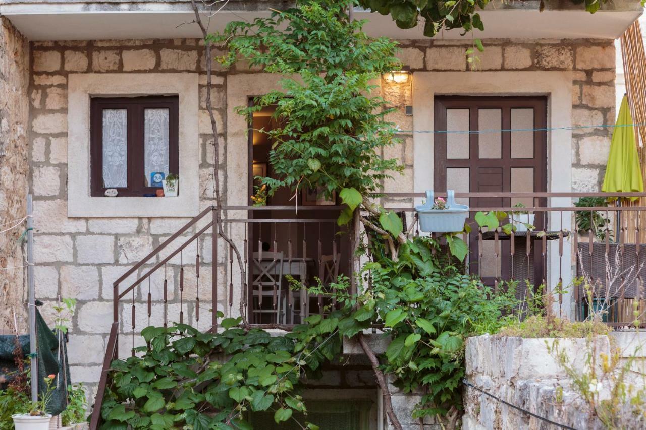 Apartments Villa Anka Komiža Exterior foto